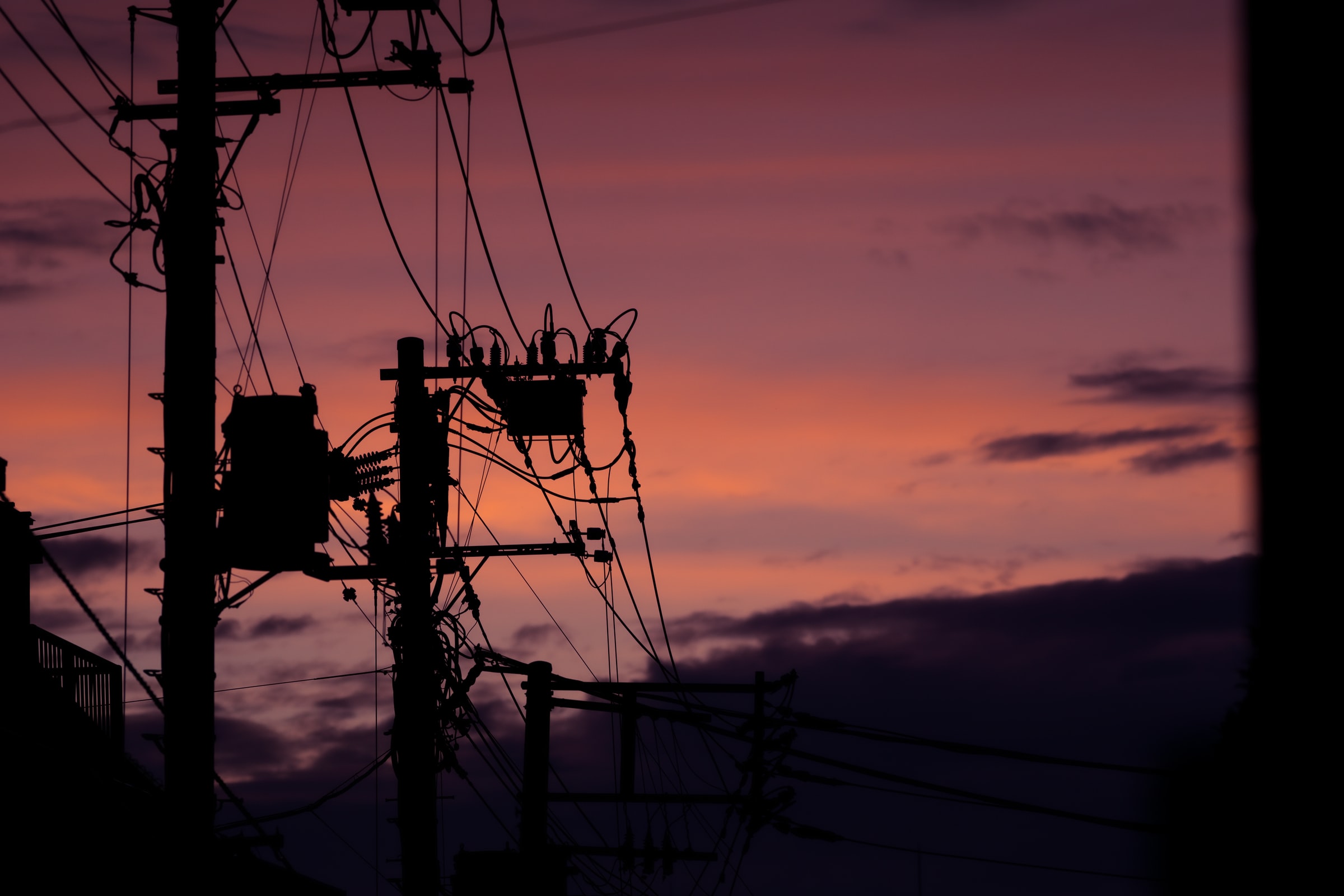 Who is profiting from the power outages? - ICSC | Institute for Climate and  Sustainable Cities